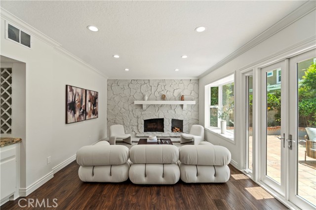 16 Harrisburg, Irvine CA: https://media.crmls.org/medias/d40299f2-9a50-44ab-b952-55c4bac93586.jpg
