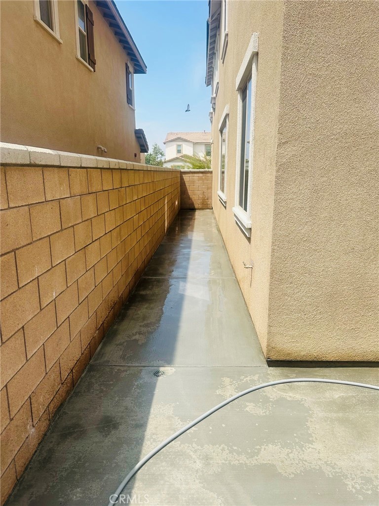 https://media.crmls.org/medias/d4030779-9201-4f14-b9d7-a60e16561788.jpg?preset=X-Large