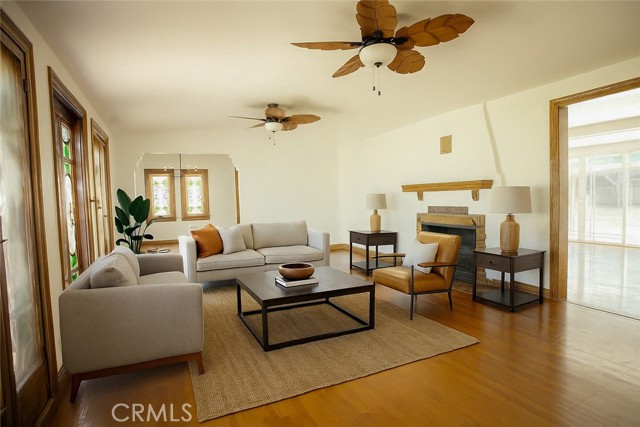 Detail Gallery Image 2 of 15 For 1080 S Los Robles, Pasadena,  CA 91106 - 3 Beds | 2 Baths