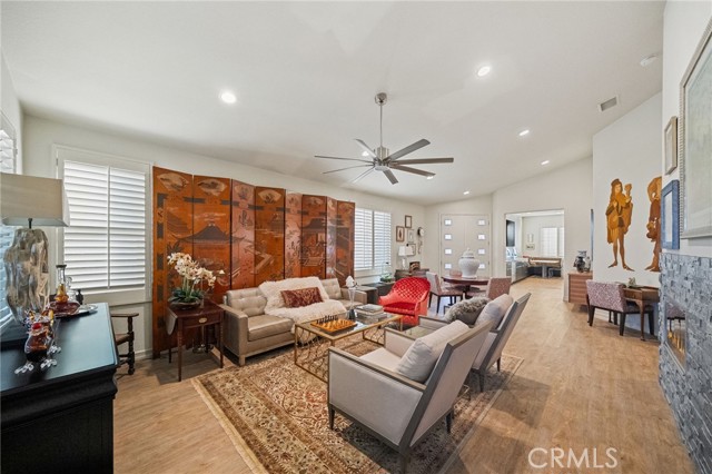 40070 Corte Fortuna, Murrieta CA: https://media.crmls.org/medias/d4034d9c-4323-418f-8142-1f20188c988d.jpg
