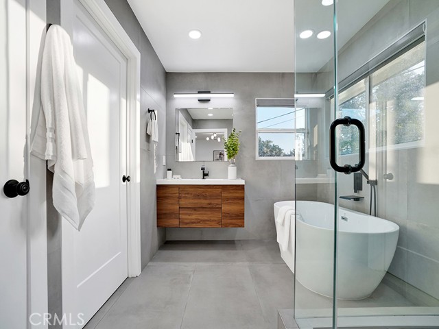 Image 19 of 36 For 737 Paseo Place