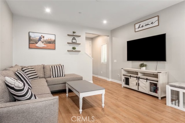 Detail Gallery Image 5 of 30 For 16073 Narni Ln, Fontana,  CA 92336 - 3 Beds | 2/1 Baths