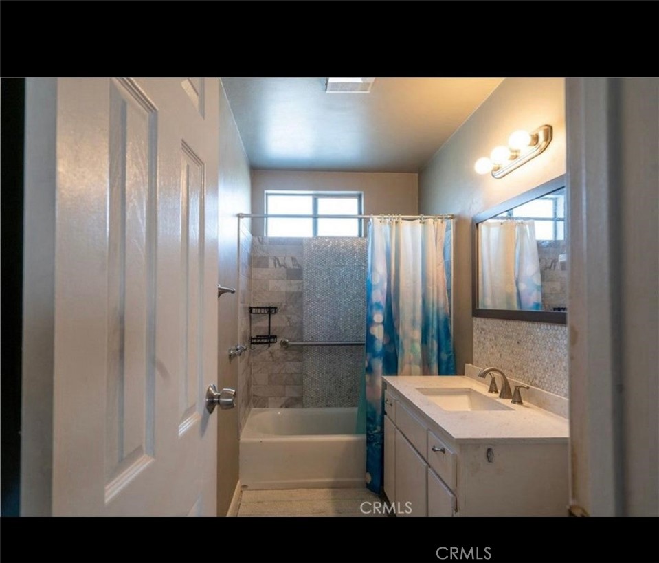 https://media.crmls.org/medias/d404da9a-f339-408c-9d70-7ff844a9a10f.jpg?preset=X-Large