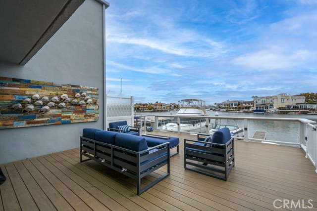 4073 Aladdin Drive, Huntington Beach CA: https://media.crmls.org/medias/d4056c9a-71c6-4927-a963-50cd4836715b.jpg