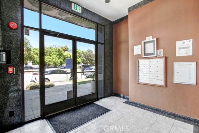 Detail Gallery Image 3 of 25 For 8614 Burton Way #204,  Los Angeles,  CA 90048 - 2 Beds | 2 Baths