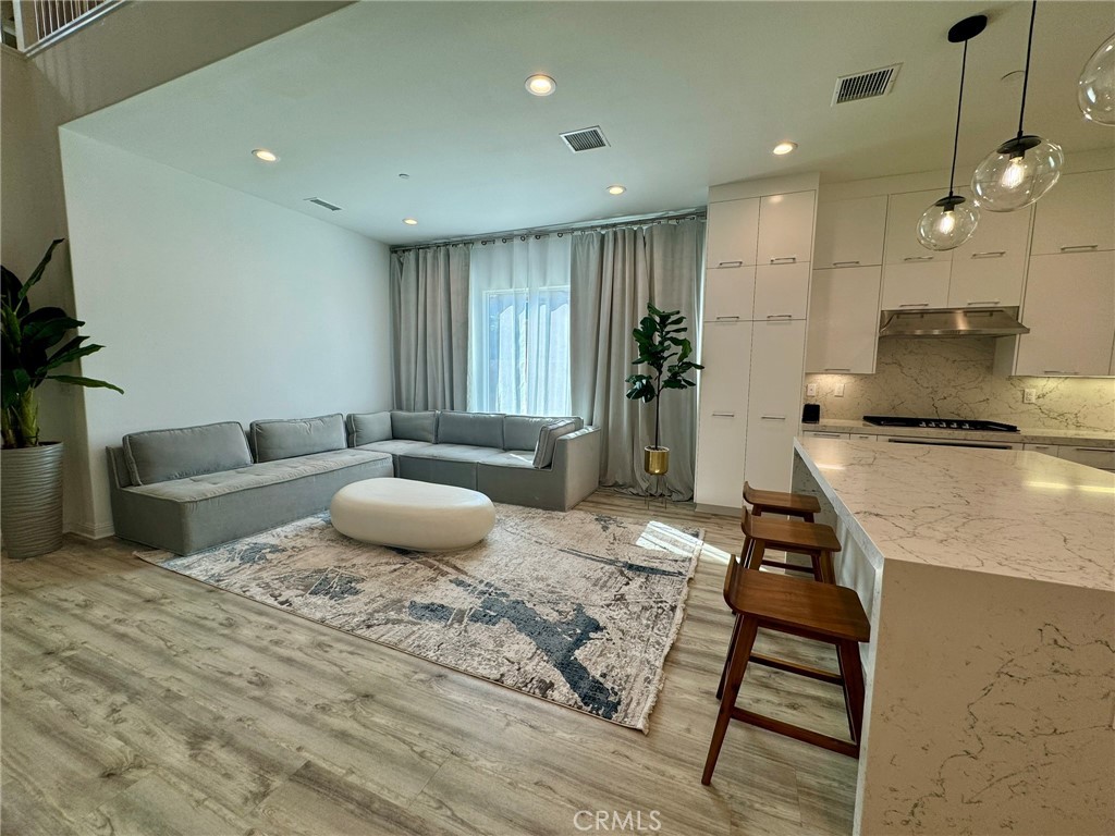 MLS #SR25228099 image #8