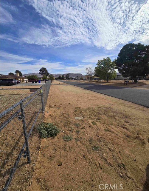 Detail Gallery Image 2 of 21 For 22684 Powhatan, Apple Valley,  CA 92308 - 3 Beds | 2 Baths