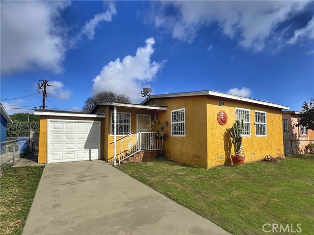 Detail Gallery Image 1 of 1 For 833 E 101st St, Los Angeles,  CA 90002 - 2 Beds | 1 Baths