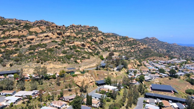 24425 Woolsey Canyon Road, West Hills CA: https://media.crmls.org/medias/d4090820-ea21-4ca3-b1b1-8026e18c4d47.jpg