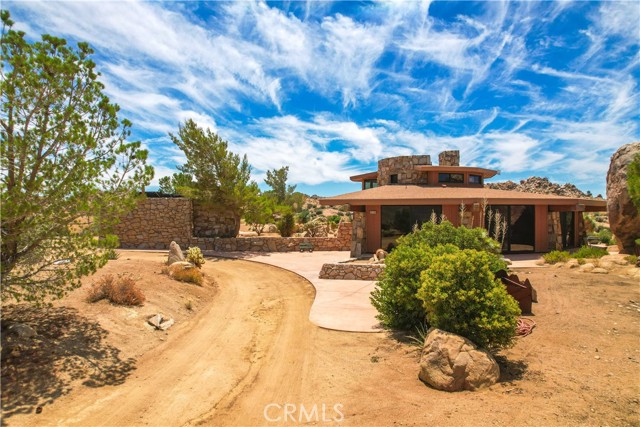 Detail Gallery Image 5 of 75 For 55290 Flying Tigers Road Rd, Pioneertown,  CA 92268 - 4 Beds | 3 Baths
