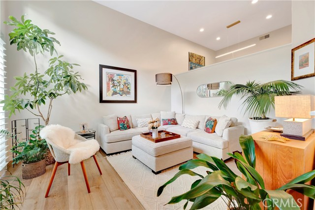 Detail Gallery Image 3 of 59 For 6251 Surfpoint Cir, Huntington Beach,  CA 92648 - 2 Beds | 2/1 Baths