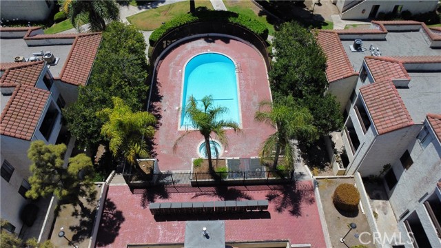 600 W Third St, Santa Ana CA: https://media.crmls.org/medias/d40bc5b3-4260-4d95-8484-b3e7143f92a3.jpg