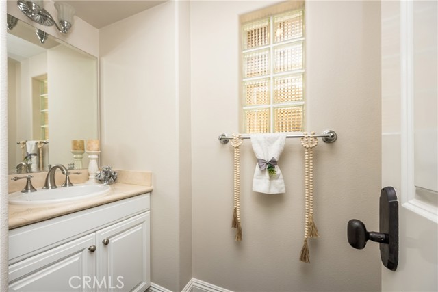 21270 Elda Cir, Huntington Beach CA: https://media.crmls.org/medias/d40beef2-4b75-4fe3-a9a0-a83f032c3f81.jpg
