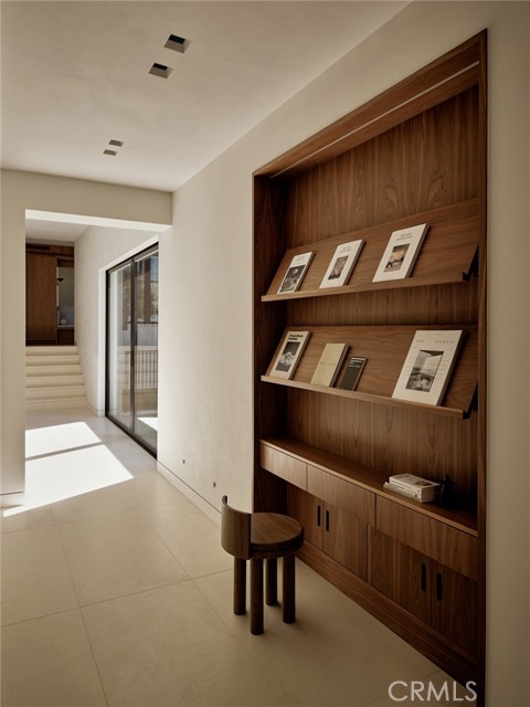 101 N Poinsettia Avenue, Manhattan Beach CA: https://media.crmls.org/medias/d40c46cc-c9f1-4718-960a-a9ddfd3f05cc.jpg
