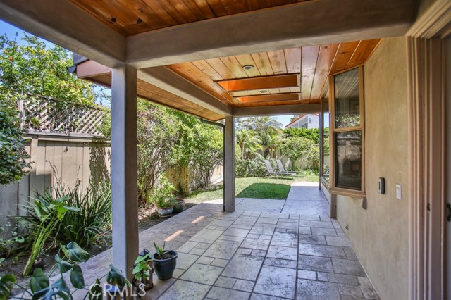 16802 Kamalii Drive, Huntington Beach CA: https://media.crmls.org/medias/d40ccdc7-686b-49f6-b7e0-115b8f774bc1.jpg