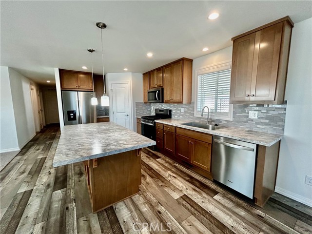 Detail Gallery Image 7 of 24 For 675 W Oakland Ave #A4,  Hemet,  CA 92543 - 3 Beds | 2 Baths