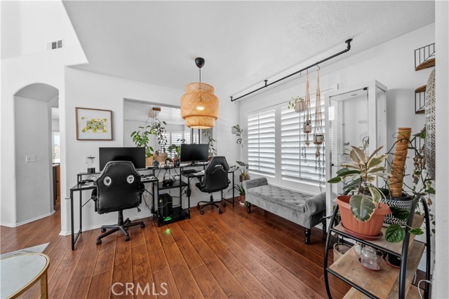 815 Autumn Lane, Corona CA: https://media.crmls.org/medias/d40d7789-056c-4804-91ea-dc46b57dac31.jpg