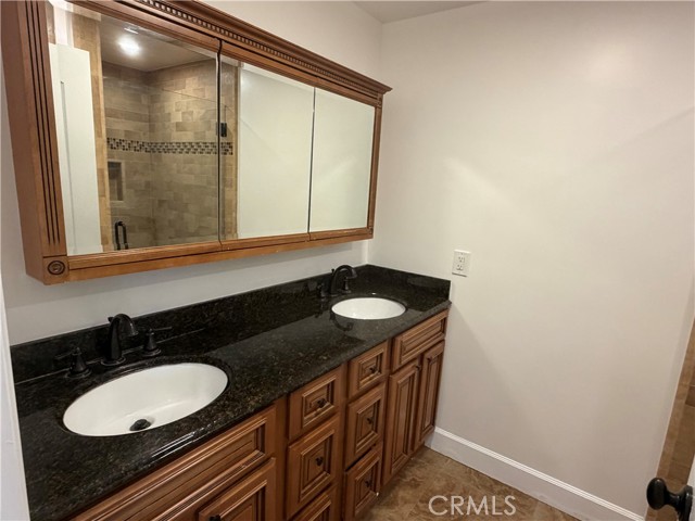 Detail Gallery Image 11 of 22 For 7101 Fallbrook Ave, West Hills,  CA 91307 - 4 Beds | 3 Baths