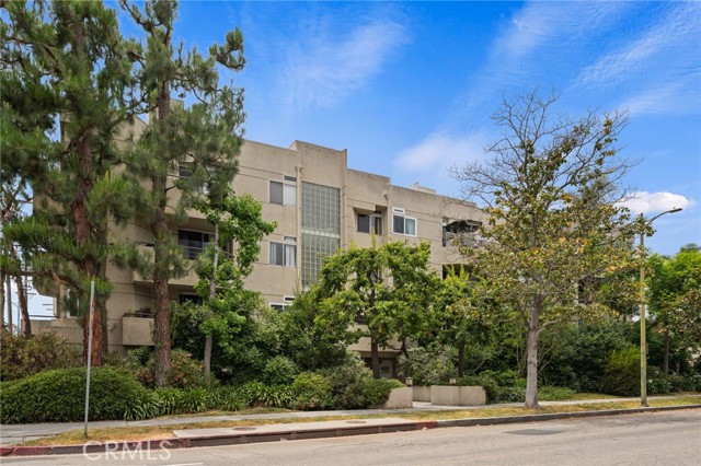 3561 Clarington Avenue, Los Angeles CA: https://media.crmls.org/medias/d40deec2-5e3b-478f-a4a9-034f935f7673.jpg