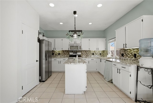 Detail Gallery Image 10 of 27 For 1853 Rue Chablis, San Jacinto,  CA 92583 - 4 Beds | 2 Baths