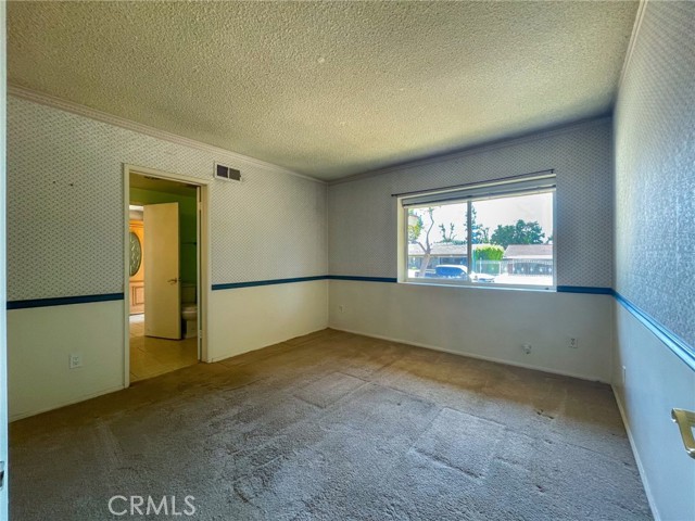 Detail Gallery Image 9 of 19 For 19923 Blackhawk St, Chatsworth,  CA 91311 - 4 Beds | 3/1 Baths