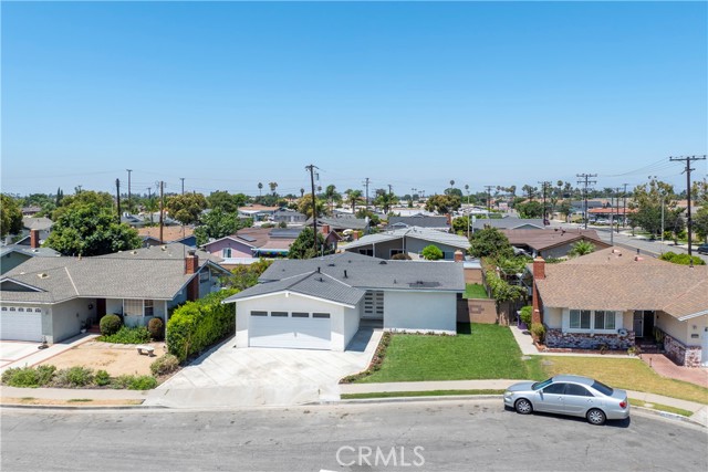 8381 E Blithedale Street, Long Beach CA: https://media.crmls.org/medias/d40ff3e2-4d66-44b5-9d03-054122d0a14a.jpg