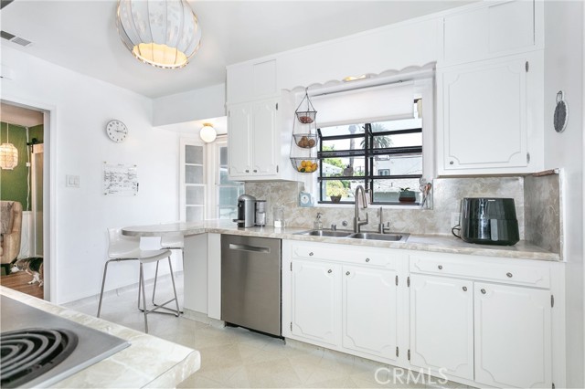 Detail Gallery Image 15 of 30 For 301 S Sunset Canyon Dr, Burbank,  CA 91501 - 3 Beds | 1/1 Baths