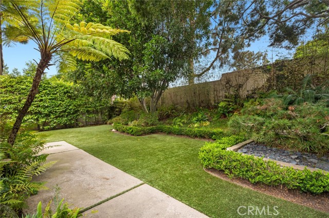 6 Rue Marseilles, Newport Beach CA: https://media.crmls.org/medias/d41250bf-2861-42f7-9c1a-1249099c97eb.jpg