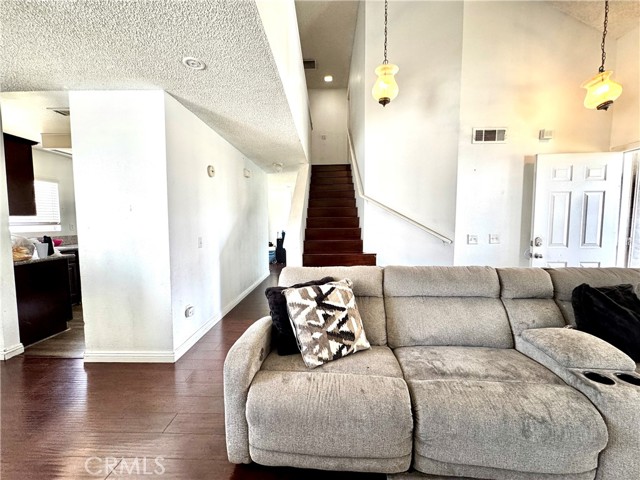Detail Gallery Image 7 of 21 For 11948 Albion Way, Moreno Valley,  CA 92557 - 4 Beds | 2/1 Baths