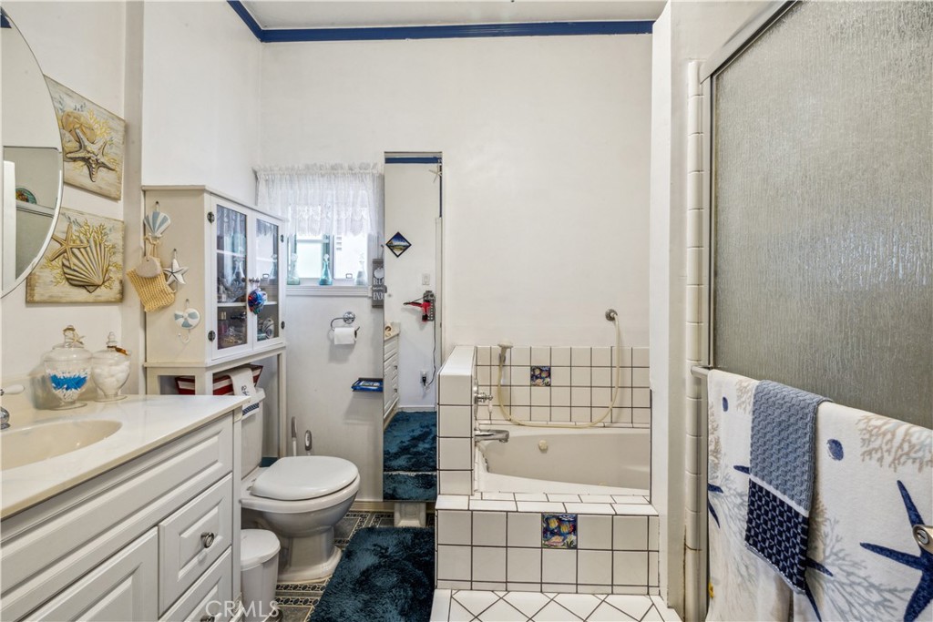 https://media.crmls.org/medias/d41346d3-fc99-40cd-a78e-3e1b632b9e34.jpg?preset=X-Large