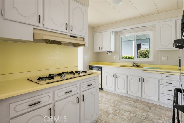 14851 Jeffrey, Irvine CA: https://media.crmls.org/medias/d413e840-8b1c-4b77-b7a9-ae46bcb8720d.jpg