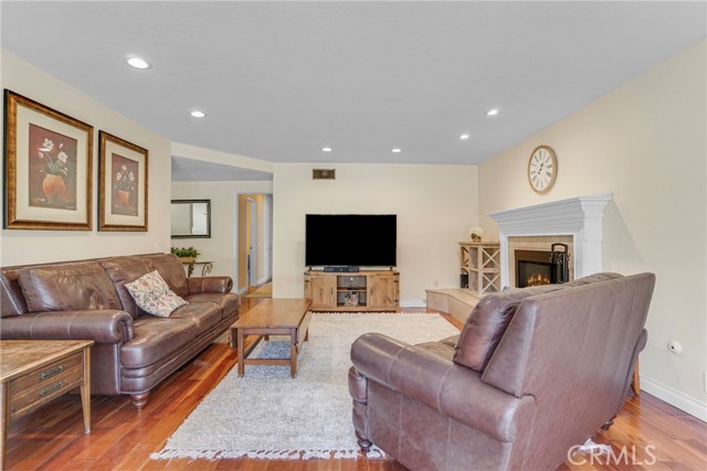 Detail Gallery Image 7 of 30 For 1681 Blueberry Way, Tustin,  CA 92780 - 5 Beds | 3 Baths