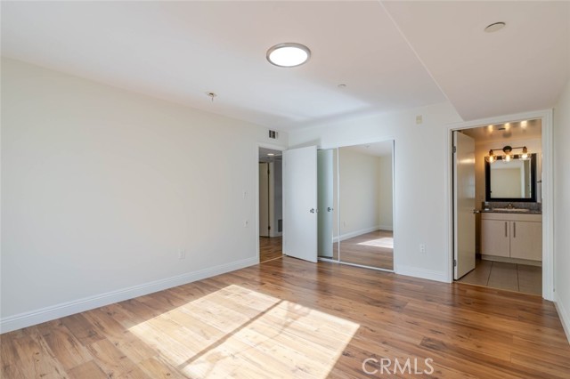 Detail Gallery Image 10 of 17 For 1466 Tamarind Ave #103,  Los Angeles,  CA 90028 - 2 Beds | 2 Baths