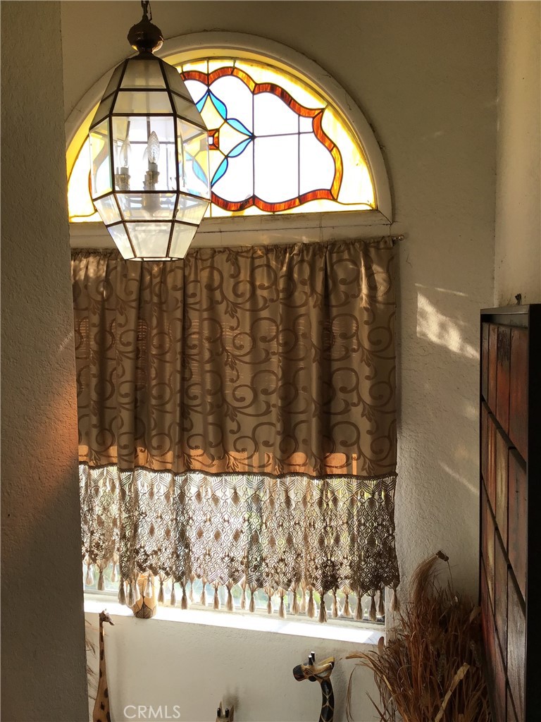 https://media.crmls.org/medias/d4157c8e-a191-4934-aac2-9a30abbb38dc.jpg?preset=X-Large