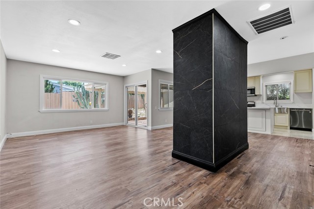 Detail Gallery Image 4 of 36 For 6711 Rhea Ave a,  Reseda,  CA 91335 - 3 Beds | 2 Baths