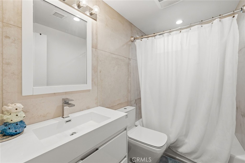 https://media.crmls.org/medias/d4175313-6675-4a95-ae23-6404d680aff2.jpg?preset=X-Large