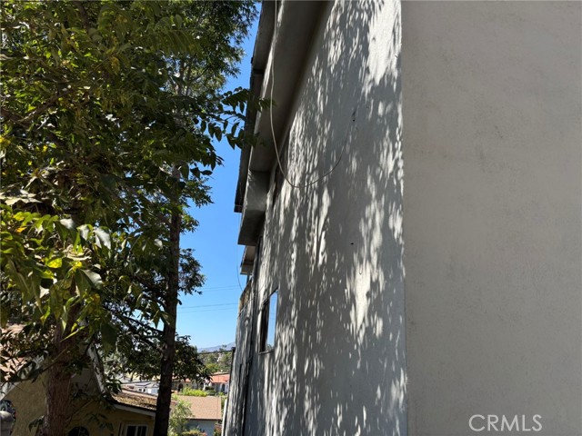 Detail Gallery Image 6 of 22 For 5020 Aldama, Los Angeles,  CA 90042 - 5 Beds | 2 Baths