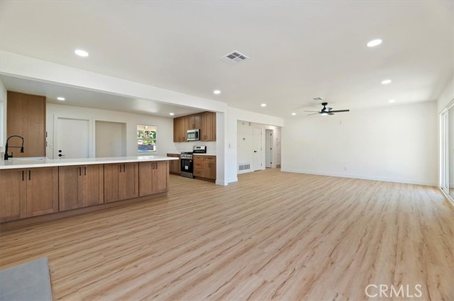 Detail Gallery Image 12 of 32 For 7695 Lakeside Dr, Jurupa Valley,  CA 92509 - 3 Beds | 2 Baths