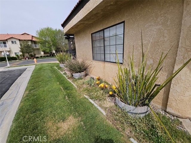 Detail Gallery Image 5 of 16 For 11620 Locust Ln, Apple Valley,  CA 92308 - 2 Beds | 2 Baths