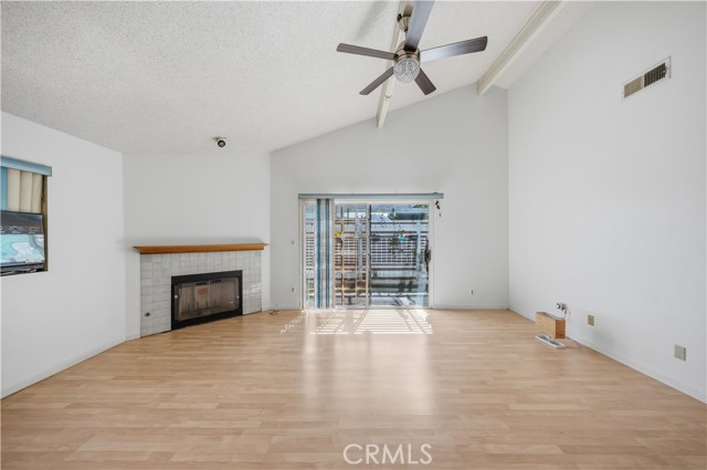 Detail Gallery Image 14 of 28 For 40 W Zane St, Long Beach,  CA 90805 - 4 Beds | 2 Baths