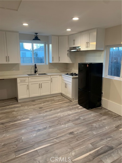 Detail Gallery Image 5 of 10 For 10034 Noble Ave, –,  CA 91345 - 0 Beds | 1 Baths