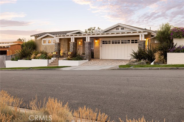 633 Rockford Road, Corona del Mar CA: https://media.crmls.org/medias/d419531d-4f74-4170-93c7-5a627a524ad0.jpg