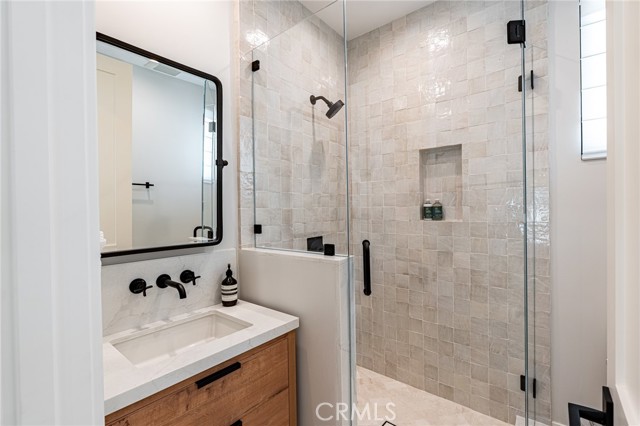 Detail Gallery Image 9 of 16 For 1589 Santa Ana #B,  Costa Mesa,  CA 92627 - 2 Beds | 2 Baths