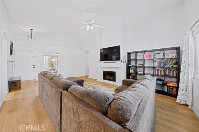 Detail Gallery Image 10 of 36 For 5314 Silvergate, Bakersfield,  CA 93313 - 3 Beds | 2 Baths