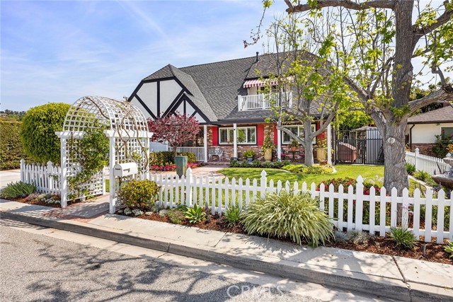 Detail Gallery Image 2 of 45 For 1320 Roanoke St, La Habra,  CA 90631 - 4 Beds | 3 Baths