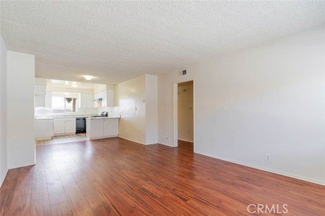 Detail Gallery Image 4 of 20 For 4012 W 133rd St #8,  Hawthorne,  CA 90250 - 3 Beds | 2 Baths