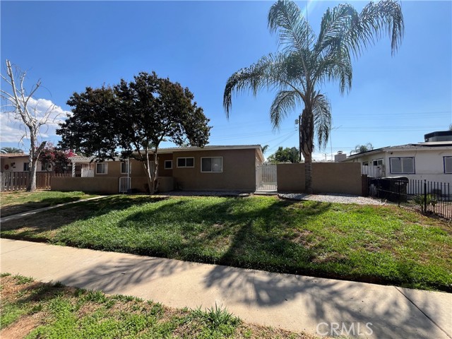 Detail Gallery Image 3 of 22 For 1111 Brookside Ave, Redlands,  CA 92373 - 3 Beds | 2 Baths