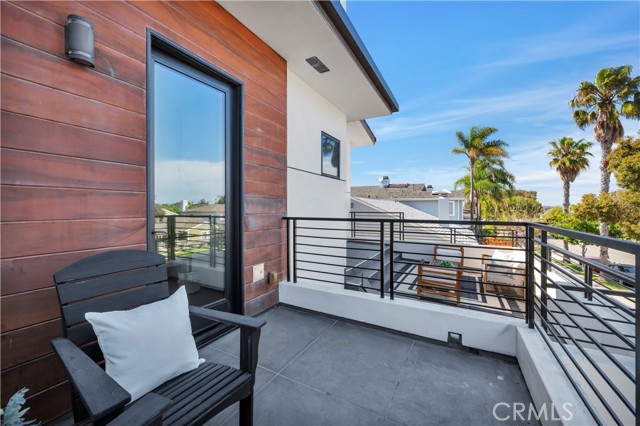 332 Avenue E, Redondo Beach, California 90277, 5 Bedrooms Bedrooms, ,6 BathroomsBathrooms,Residential,For Sale,Avenue E,SB26070979
