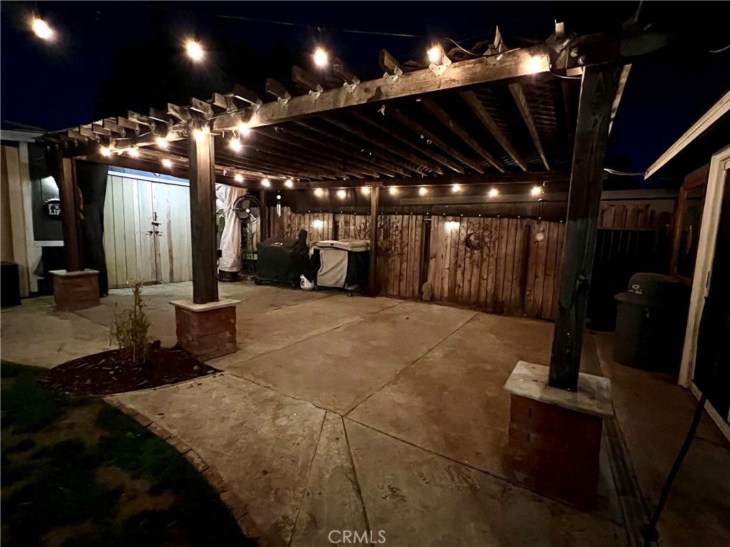 https://media.crmls.org/medias/d41e31ca-42ea-4cc5-8fcd-592935658059.jpg?preset=X-Large