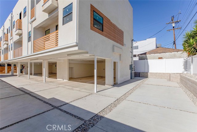 Detail Gallery Image 3 of 26 For 1754 N Berendo St #D,  Los Angeles,  CA 90027 - 3 Beds | 2/1 Baths